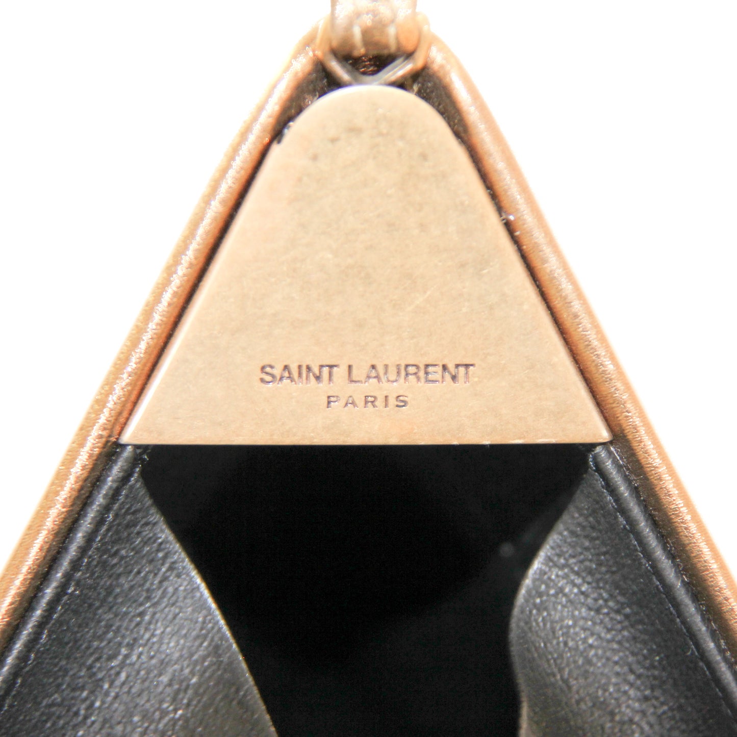 <transcy>YVES SAINT LAURENT</transcy>